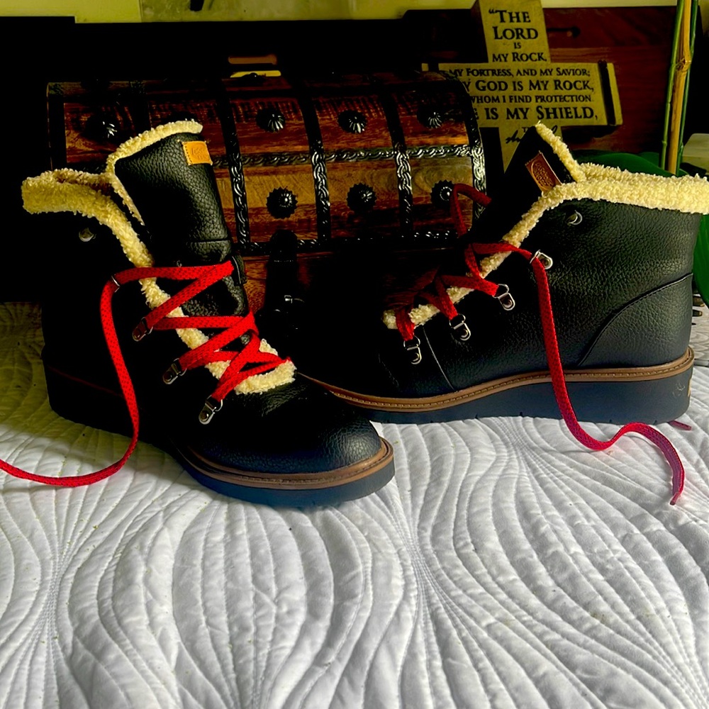 Awesome DrScholls boot, very comfortable to wear.